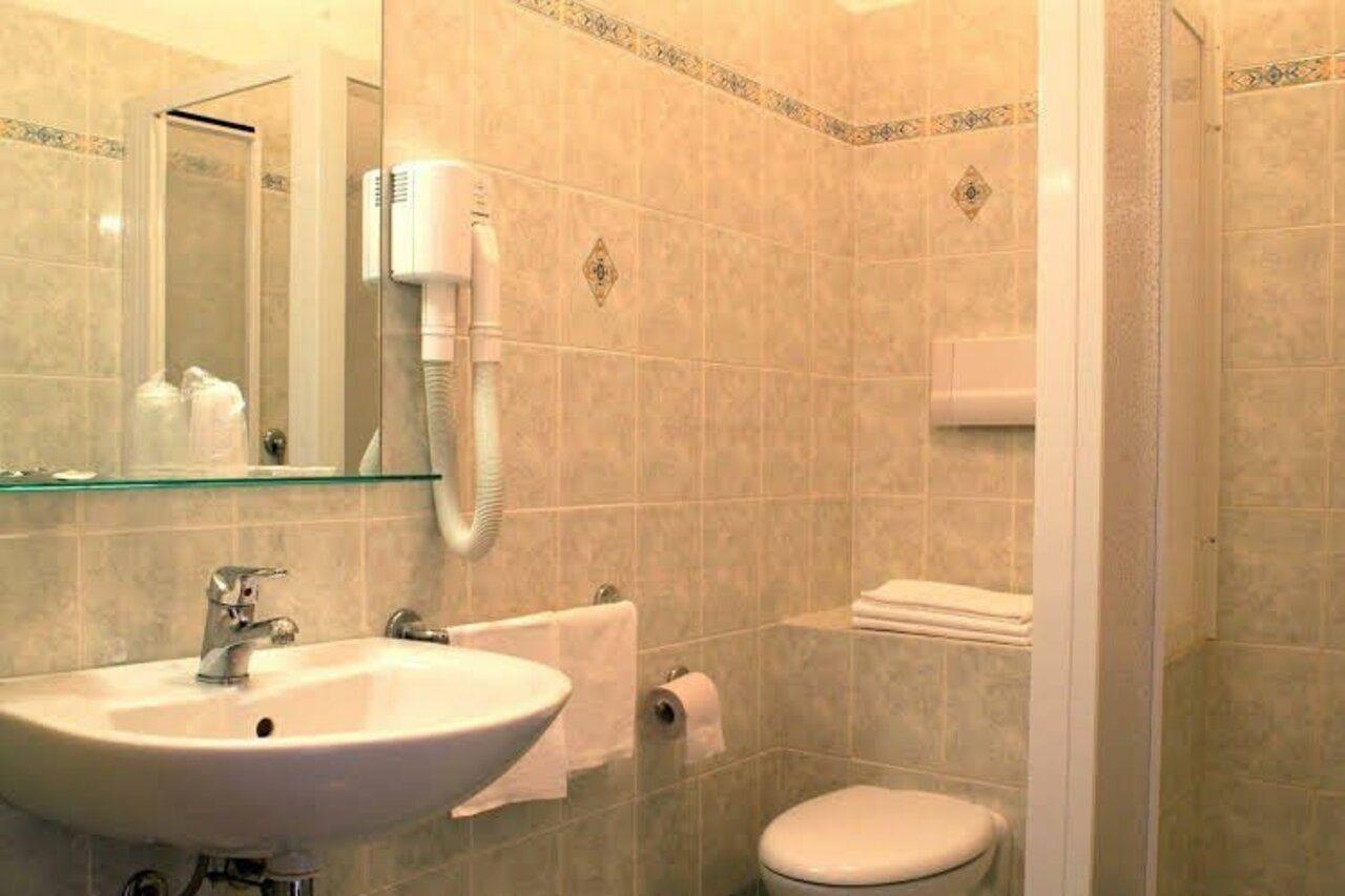 Hotel Astor Limone sul Garda Kültér fotó